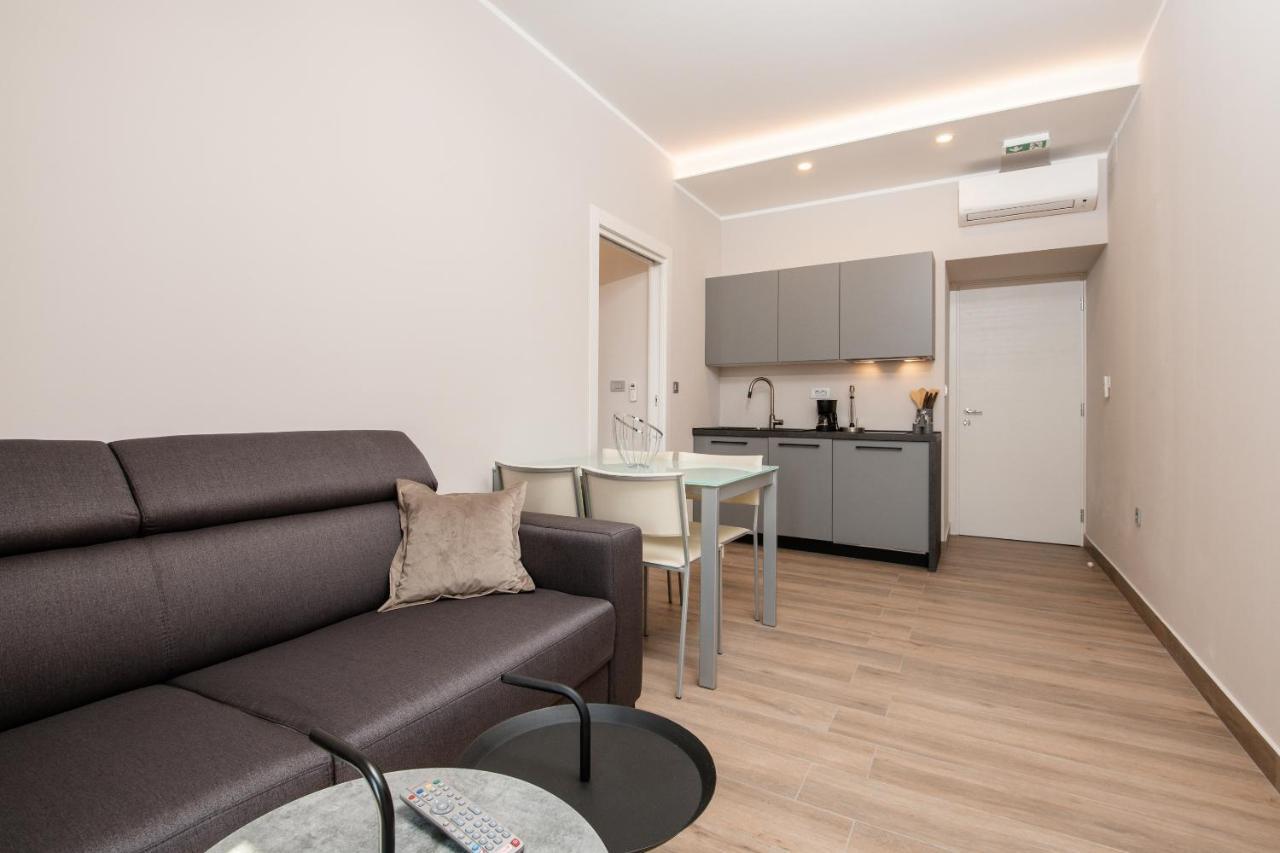 Deluxe Apartments & Rooms Revis Rijeka Exteriör bild